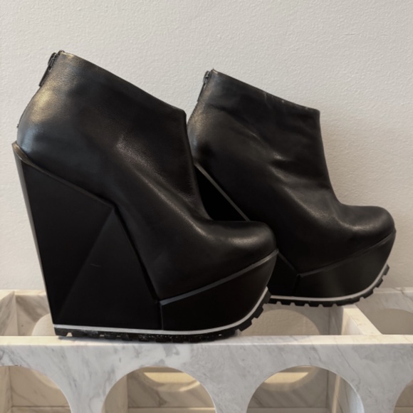United Nude, Black Leather Wedges, EU 38/US 8 - Picture 2 of 4